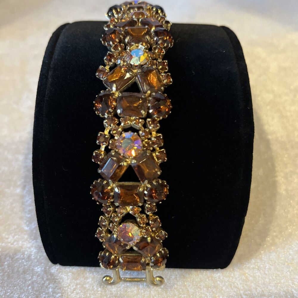 Stunning Vintage Rhinestone Unsigned Bracelet